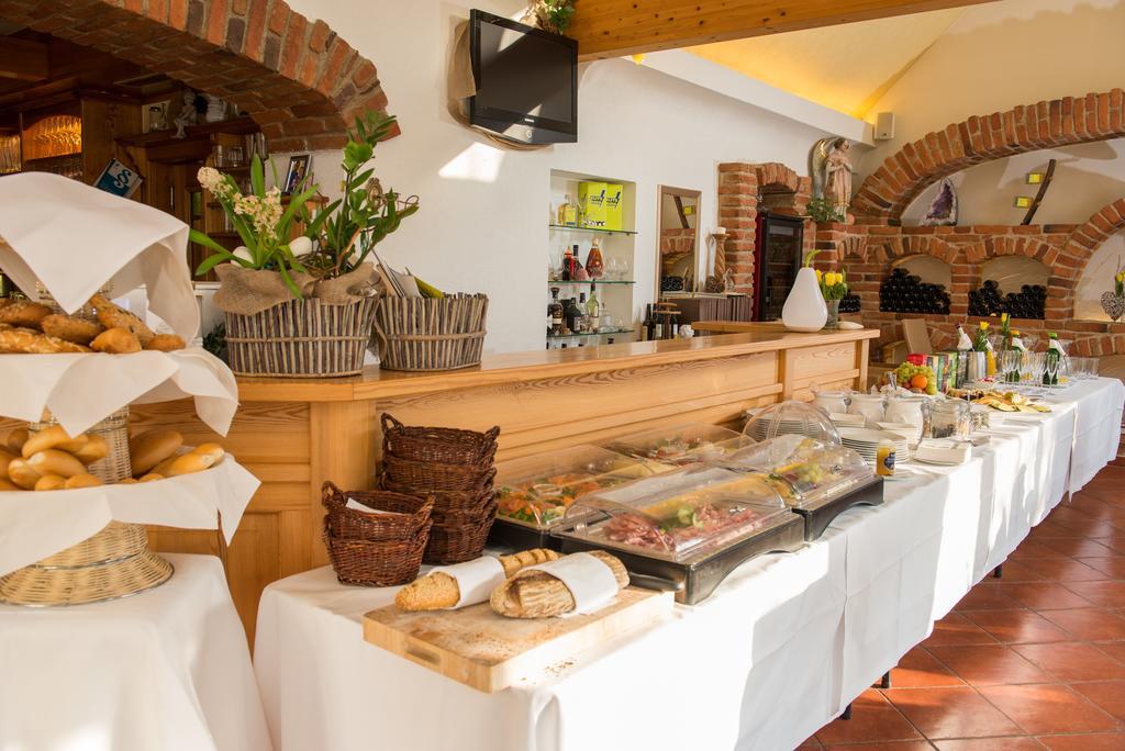 Hotel Restaurant Grune Au Полау Екстериор снимка
