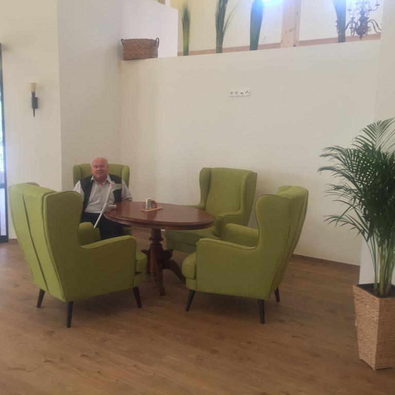 Hotel Restaurant Grune Au Полау Екстериор снимка
